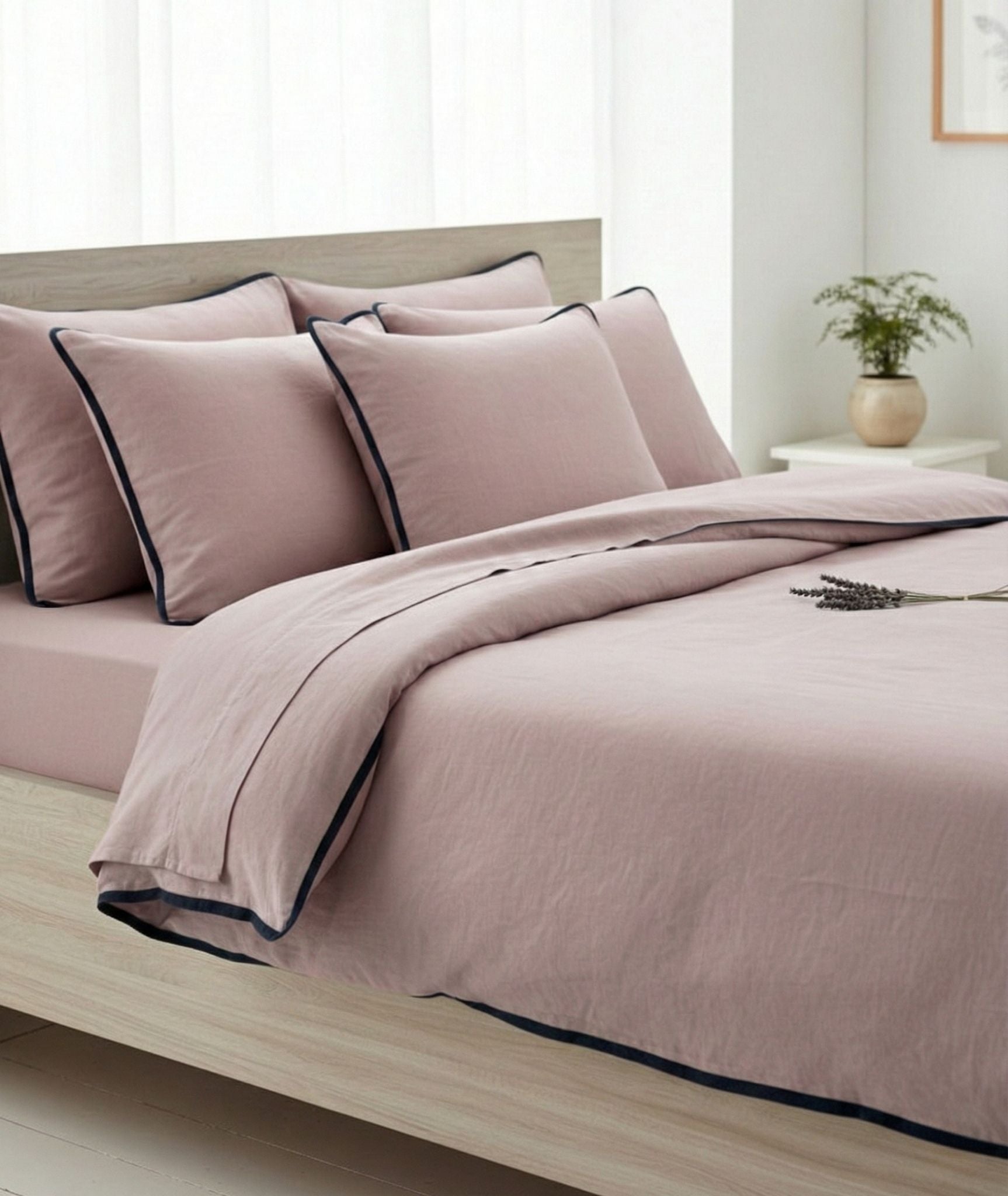 Linen Pillowcase with Contrast Piping